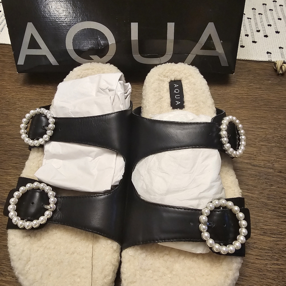 Brand New Aqua Women's 9.5 Furry Suede Faux Slide Sandals